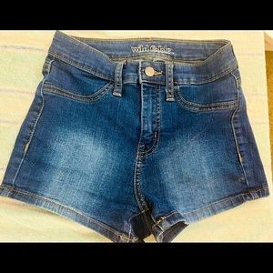 BRAND NWOT Junior’s Size 00/24R High Waisted Wild Fable Jean Shorts